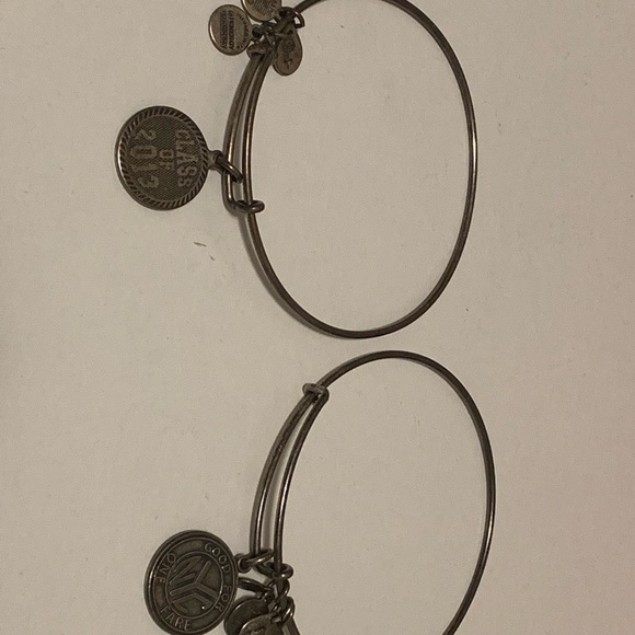Alex and Ani bundle of 5 bangles - Picture 6 of 7